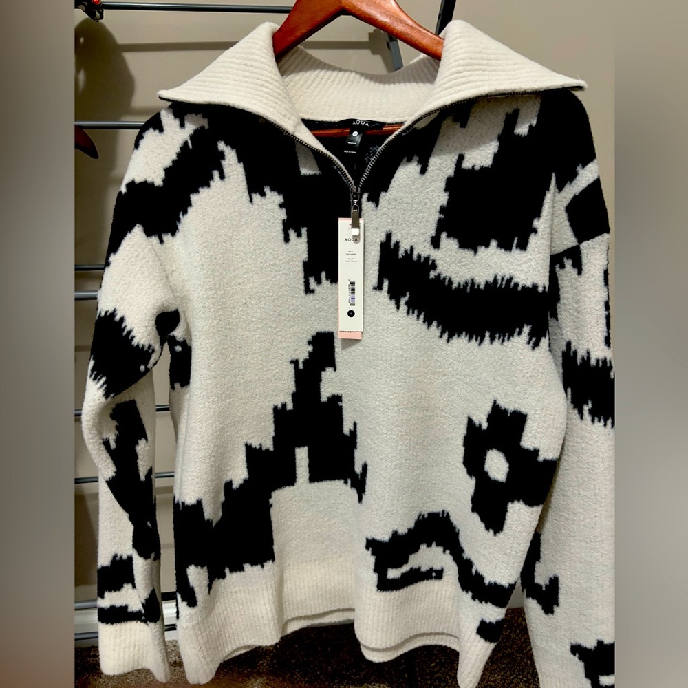 Aqua woman’s zip front collard sweater